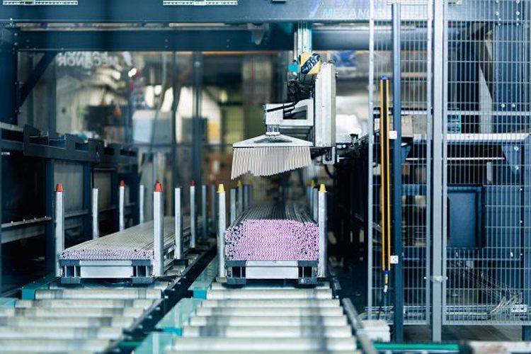 Manufacturing of parts for innovative lighting applications in polymer