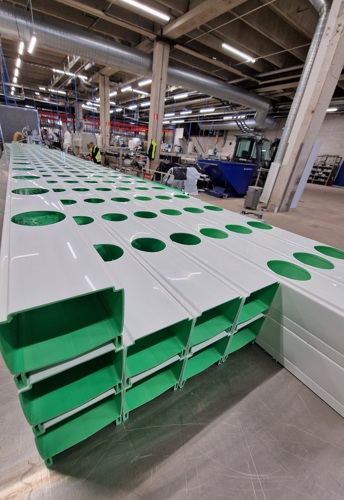 Gutter solutions for special greenhouse constructions and systems